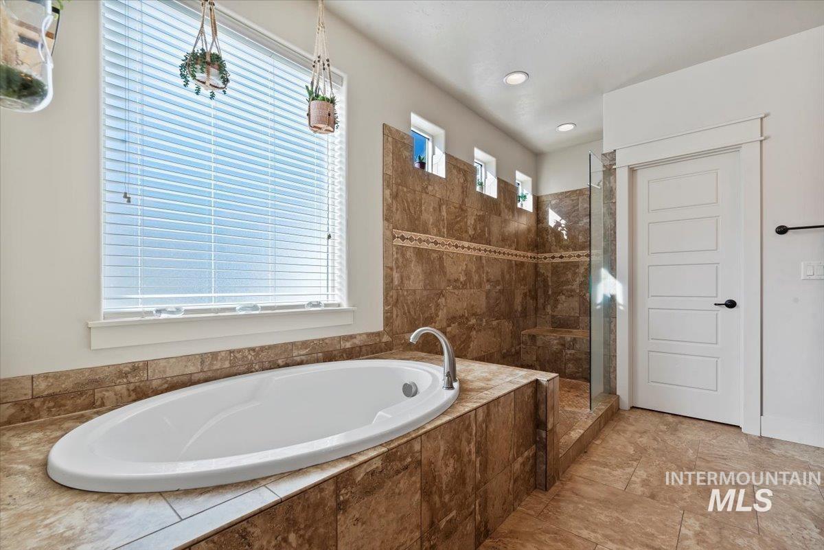 18258 N Goldenridge, Boise, Idaho 83714, 4 Bedrooms, 3.5 Bathrooms, Residential For Sale, Price $850,000, 98982479