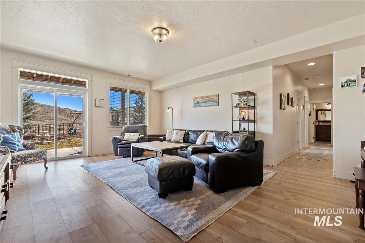 18258 N Goldenridge, Boise, Idaho 83714, 4 Bedrooms, 3.5 Bathrooms, Residential For Sale, Price $850,000, 98982479