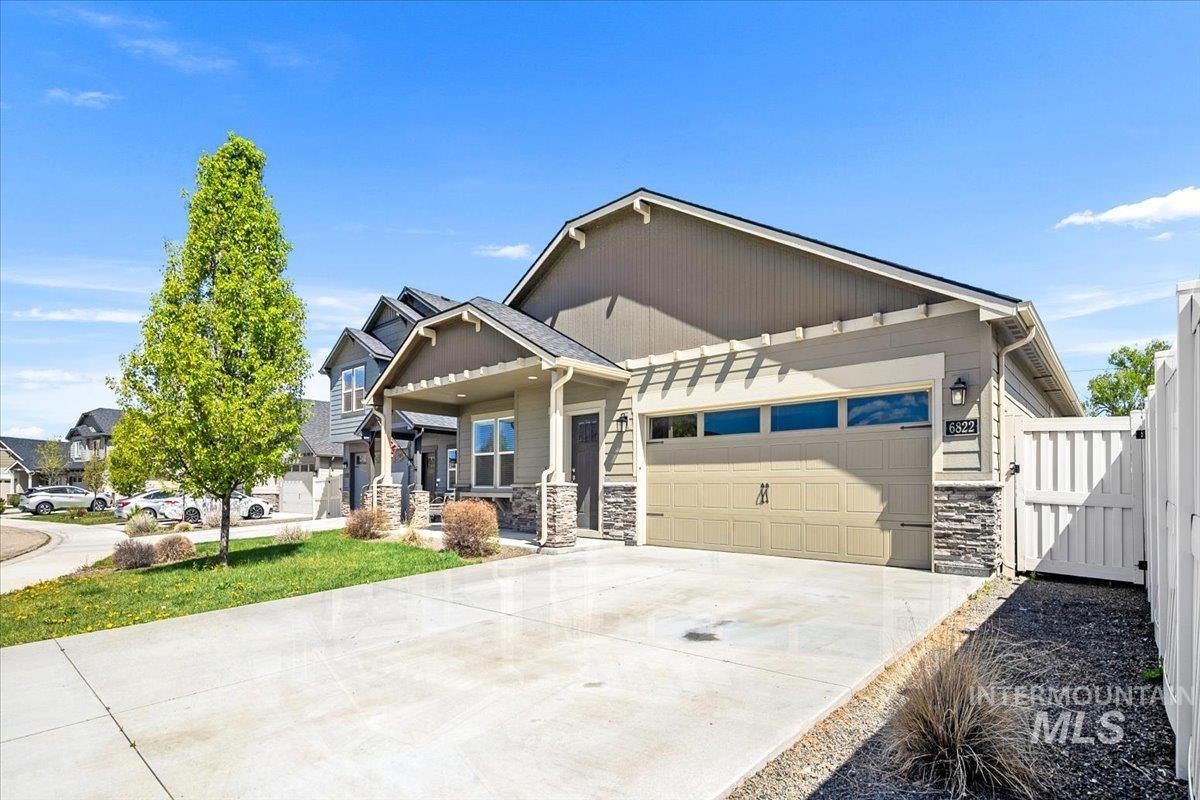 6822 S Maverick Way, Boise, Idaho 83709, 3 Bedrooms, 2 Bathrooms, Residential For Sale, Price $435,000, 98982480