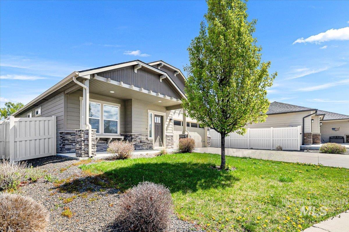 6822 S Maverick Way, Boise, Idaho 83709, 3 Bedrooms, 2 Bathrooms, Residential For Sale, Price $435,000, 98982480