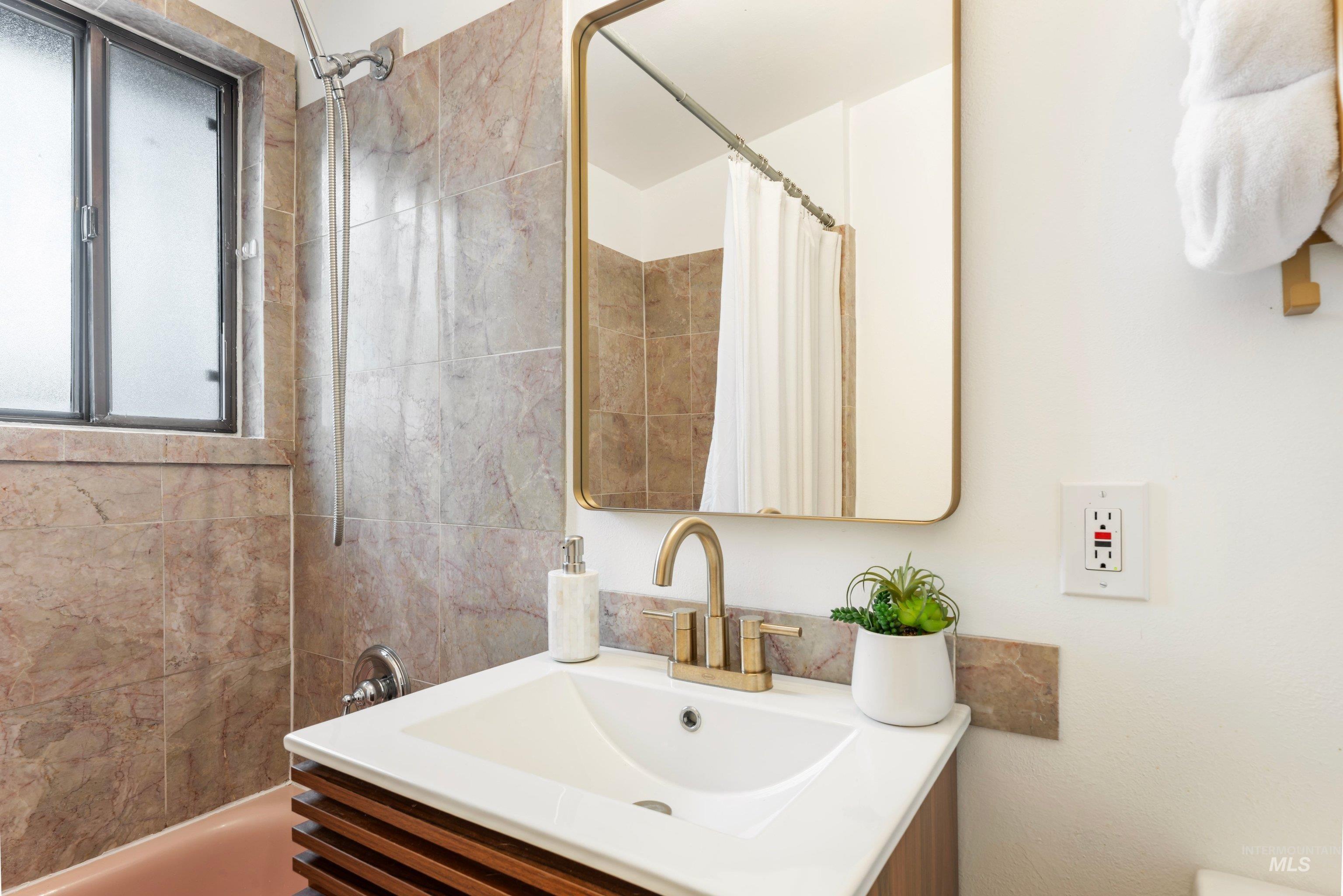 6708 W Holiday Drive, Boise, Idaho 83709, 3 Bedrooms, 2 Bathrooms, Residential For Sale, Price $439,900, 98982482