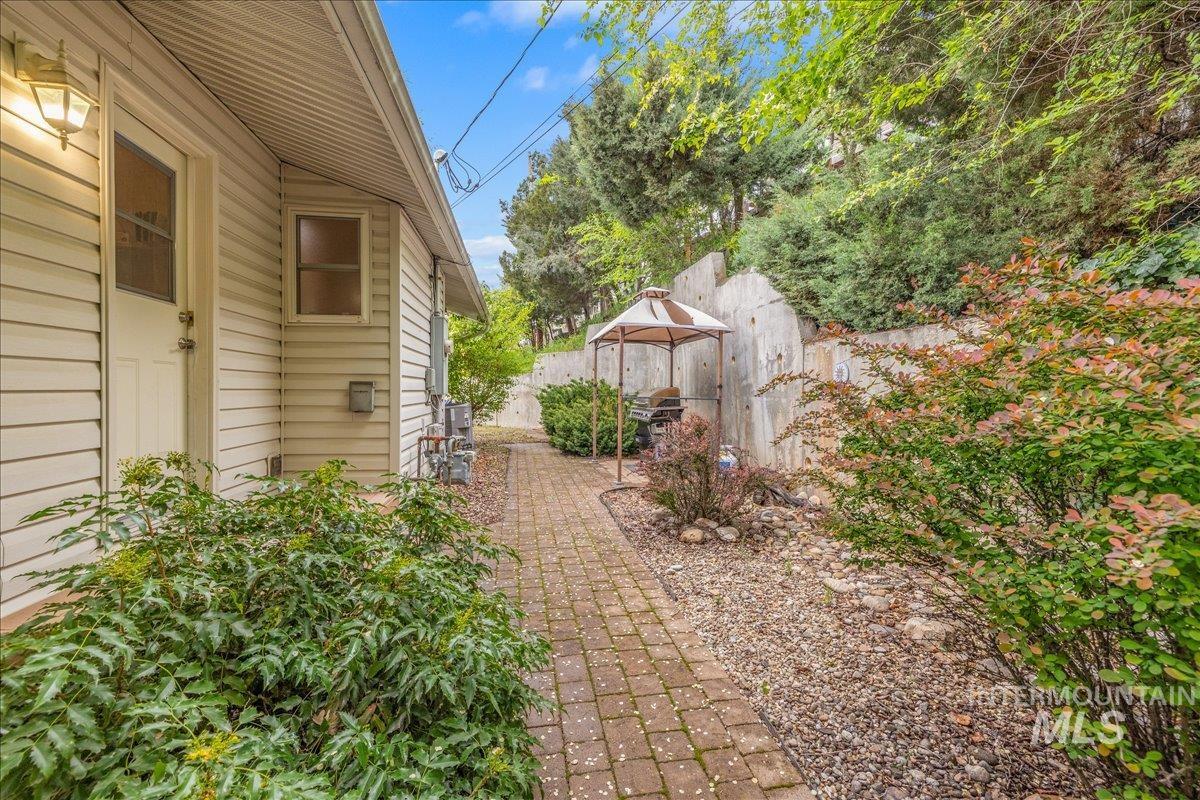 2624 N Hillway Dr, Boise, Idaho 83702, 4 Bedrooms, 2.5 Bathrooms, Residential For Sale, Price $920,000, 98982484