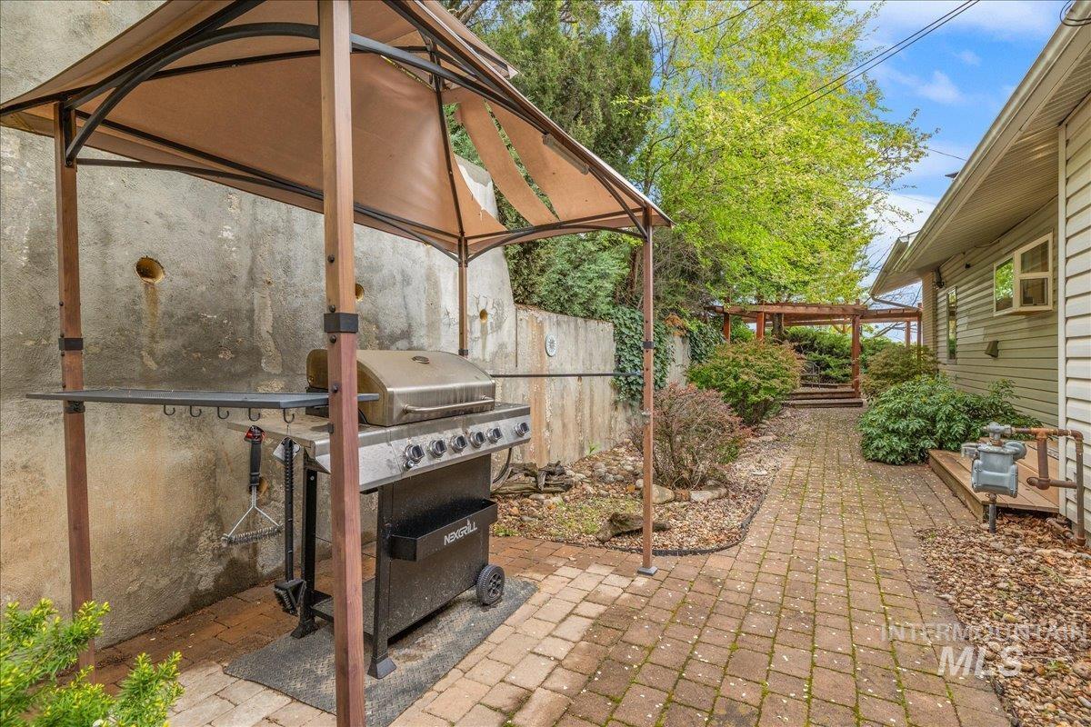 2624 N Hillway Dr, Boise, Idaho 83702, 4 Bedrooms, 2.5 Bathrooms, Residential For Sale, Price $920,000,MLS 98982484