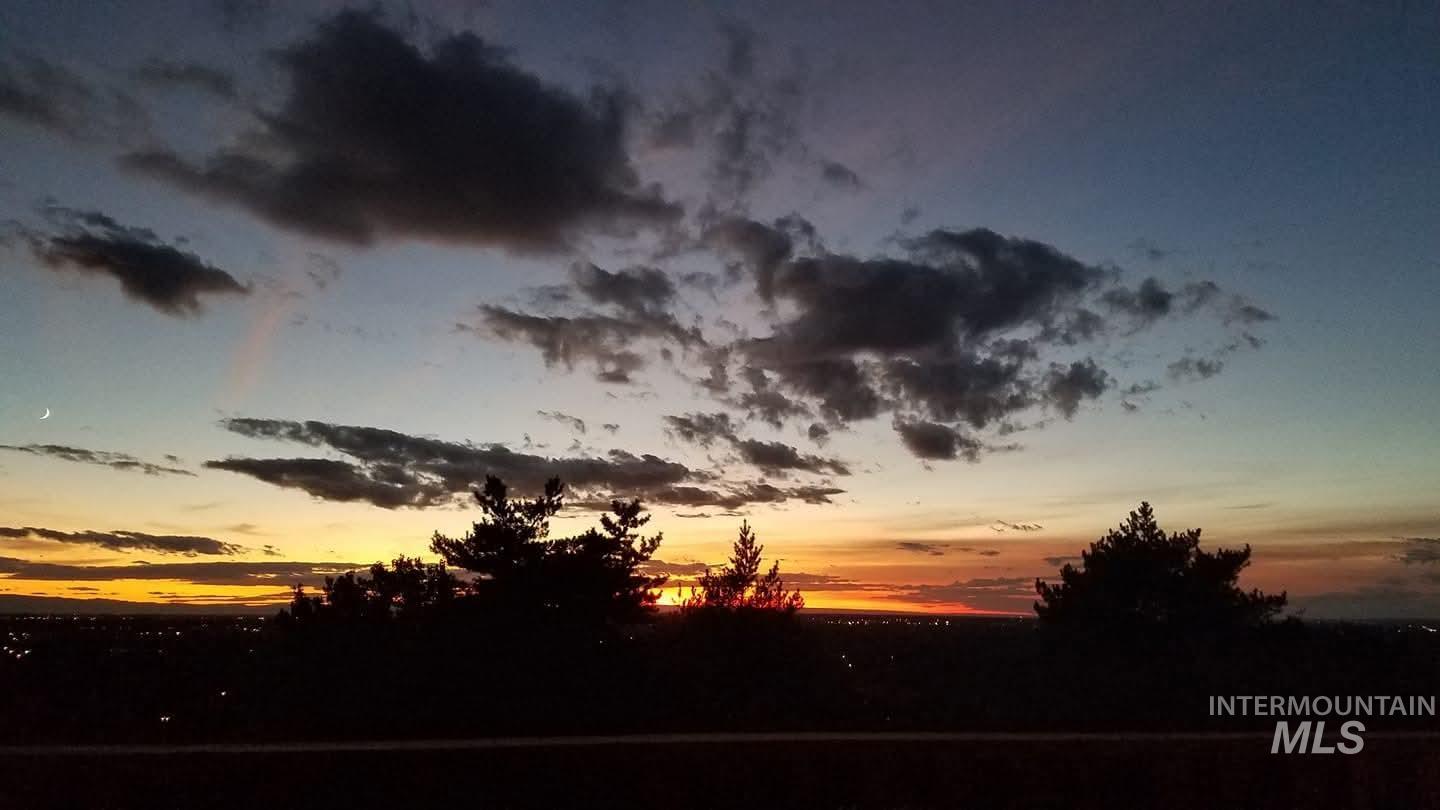 2624 N Hillway Dr, Boise, Idaho 83702, 4 Bedrooms, 2.5 Bathrooms, Residential For Sale, Price $920,000, 98982484