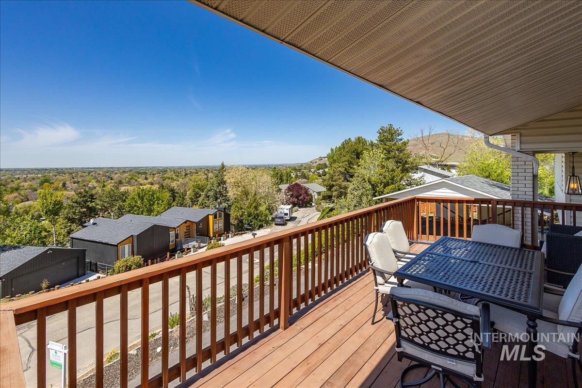 2624 N Hillway Dr, Boise, Idaho 83702, 4 Bedrooms, 2.5 Bathrooms, Residential For Sale, Price $920,000,MLS 98982484