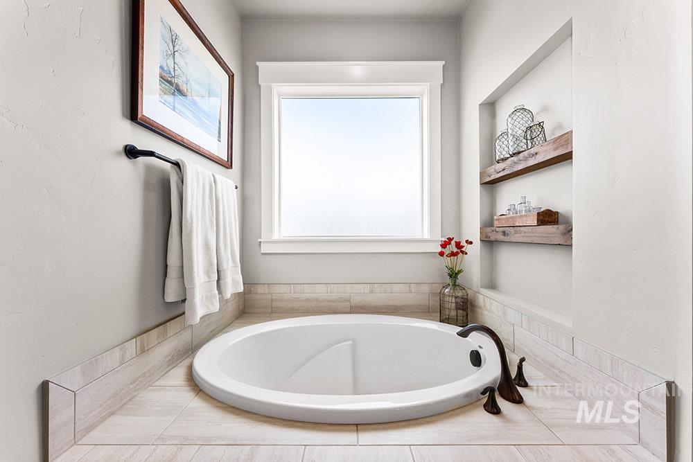 6635 S Liveoak, Boise, Idaho 83716, 4 Bedrooms, 3 Bathrooms, Residential For Sale, Price $1,125,000, 98982486