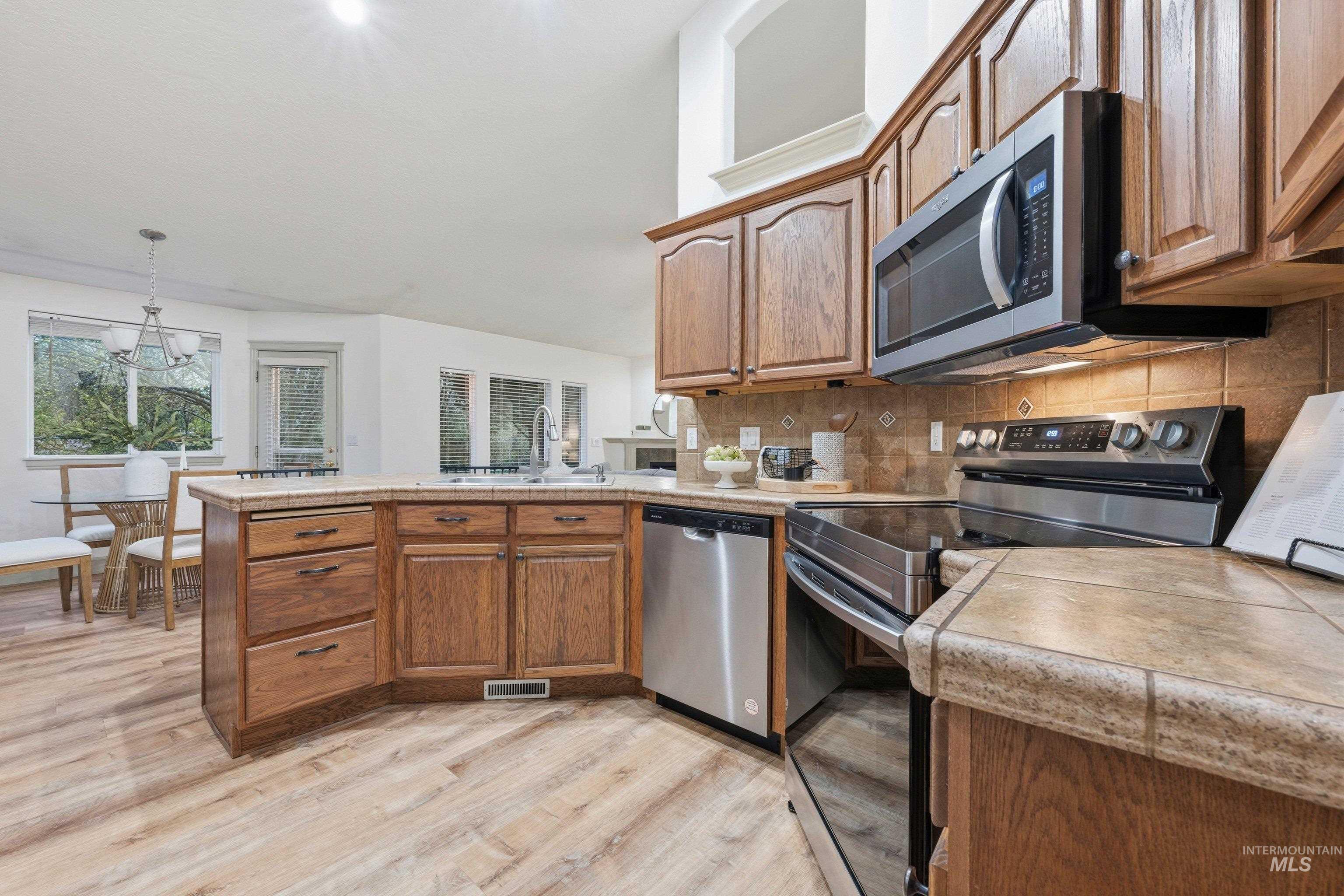 2095 E Celia Ct, Eagle, Idaho 83616, 4 Bedrooms, 2 Bathrooms, Residential For Sale, Price $579,900,MLS 98982488