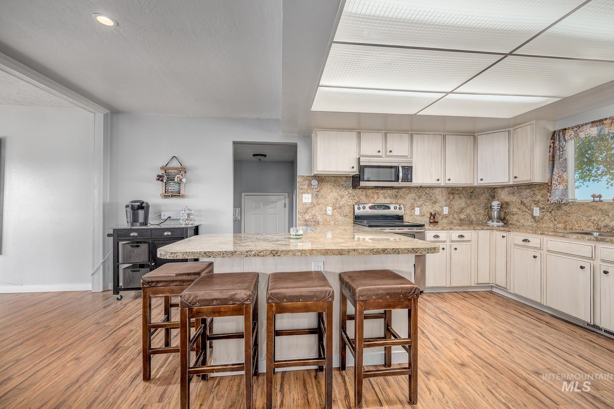 644 Ontario Heights Rd, Ontario, Oregon 97914, 5 Bedrooms, 2.5 Bathrooms, Farm & Ranch For Sale, Price $975,000, 98982490