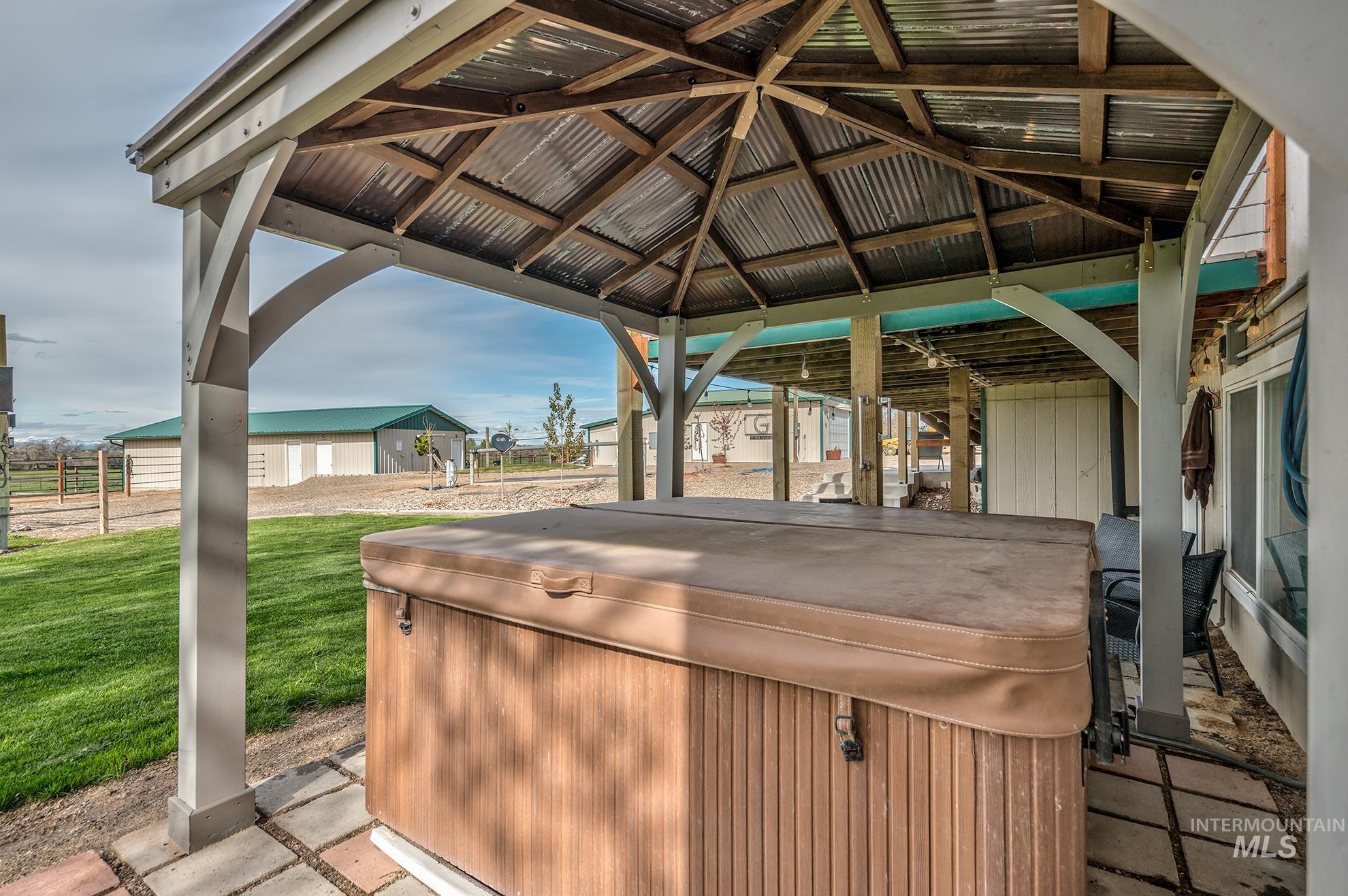 644 Ontario Heights Rd, Ontario, Oregon 97914, 5 Bedrooms, 2.5 Bathrooms, Farm & Ranch For Sale, Price $975,000,MLS 98982490