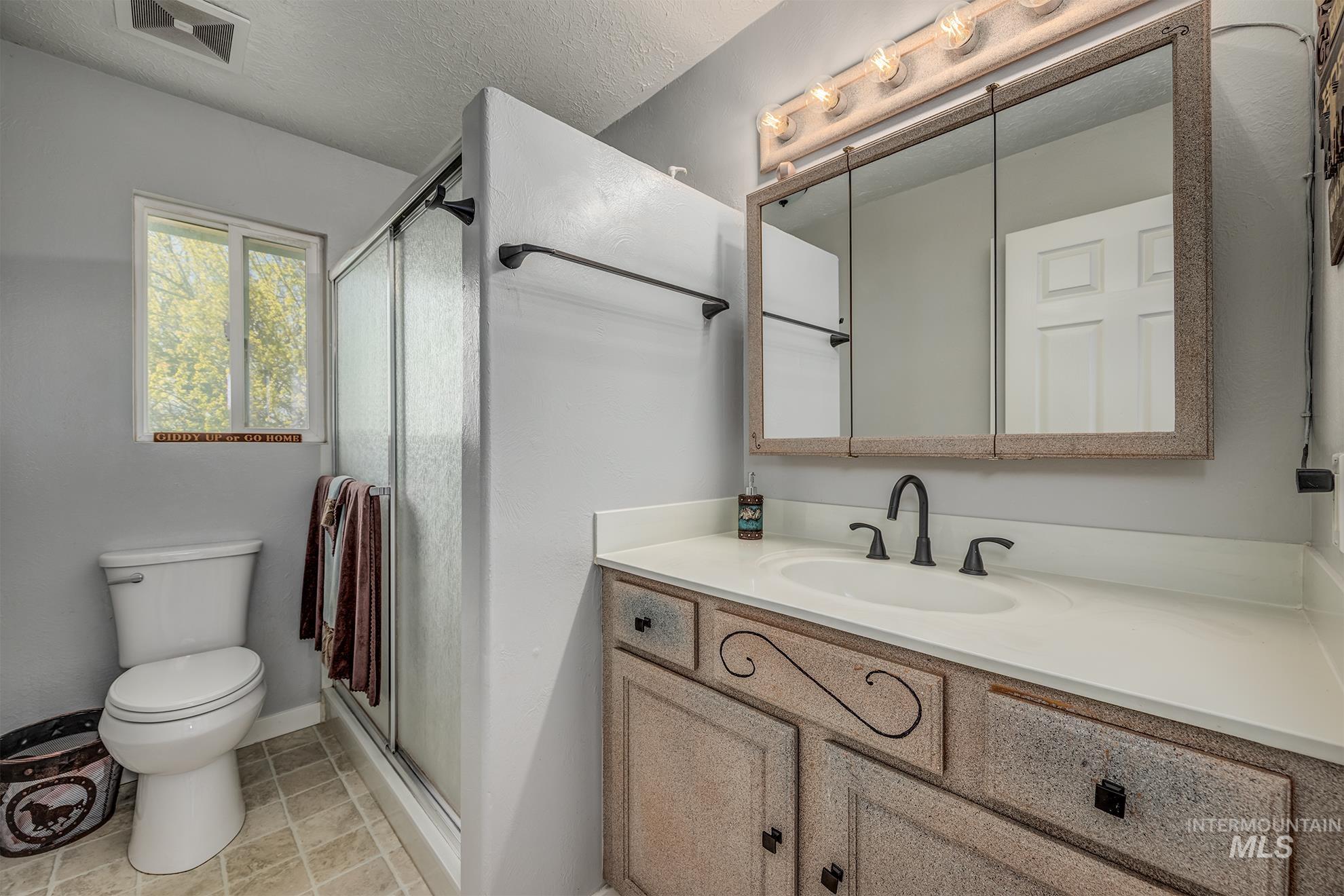 644 Ontario Heights Rd, Ontario, Oregon 97914, 5 Bedrooms, 2.5 Bathrooms, Residential For Sale, Price $975,000,MLS 98982491