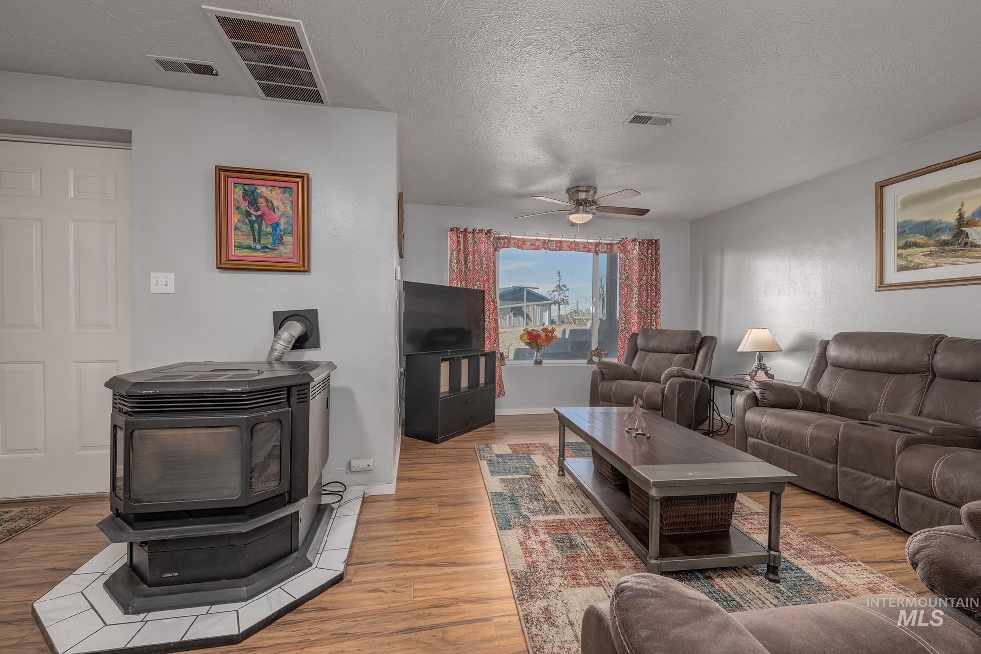 644 Ontario Heights Rd, Ontario, Oregon 97914, 5 Bedrooms, 2.5 Bathrooms, Residential For Sale, Price $975,000,MLS 98982491