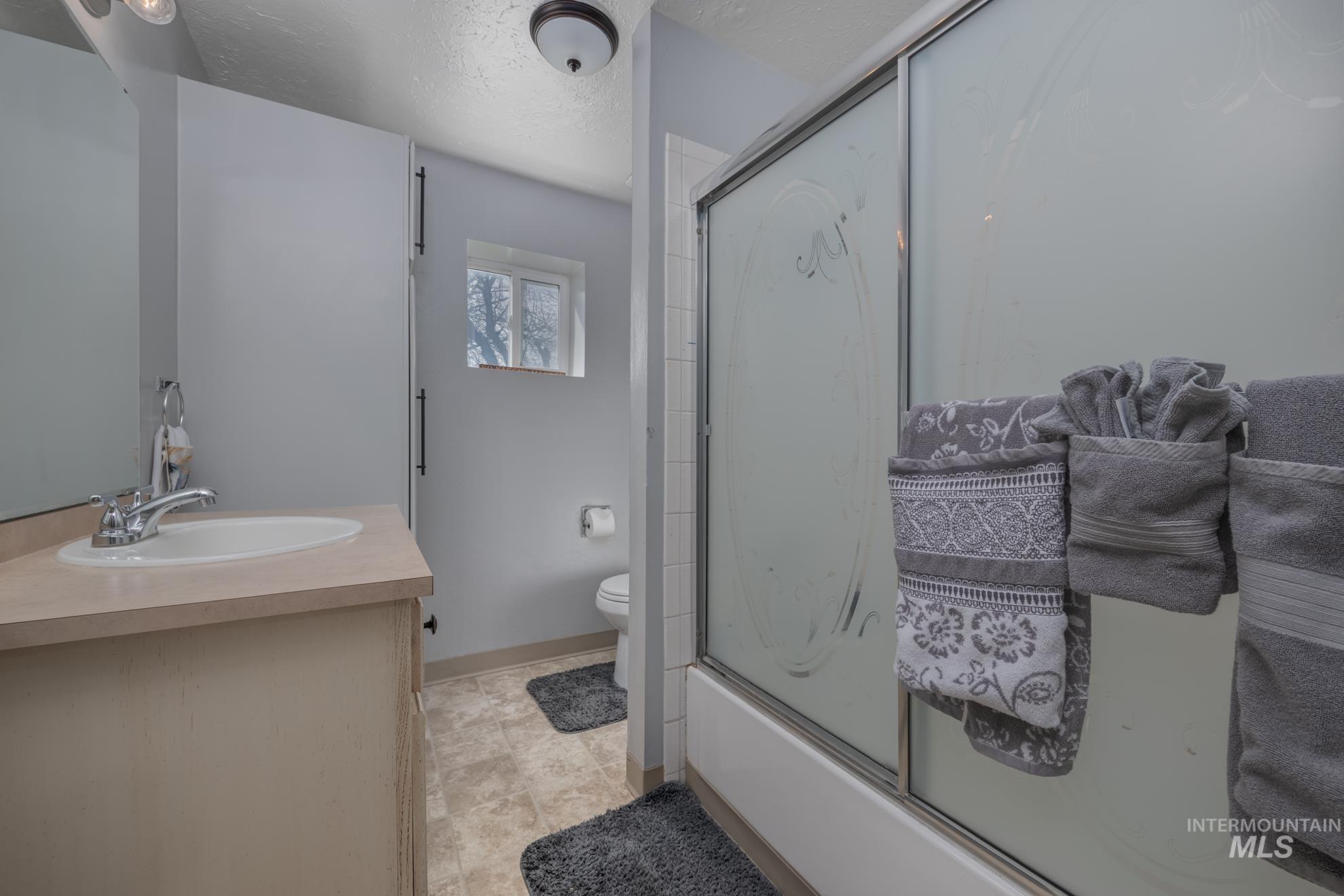 644 Ontario Heights Rd, Ontario, Oregon 97914, 5 Bedrooms, 2.5 Bathrooms, Residential For Sale, Price $975,000,MLS 98982491