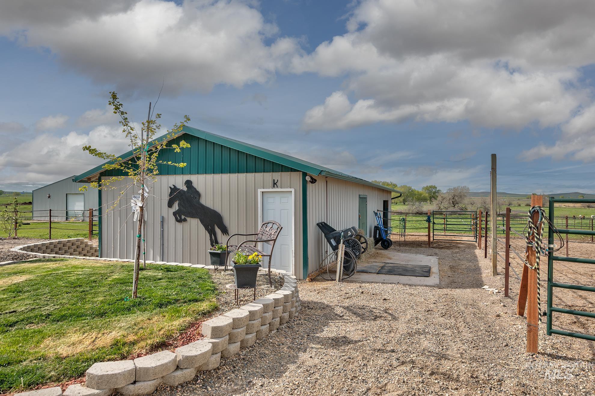 644 Ontario Heights Rd, Ontario, Oregon 97914, 5 Bedrooms, 2.5 Bathrooms, Residential For Sale, Price $975,000,MLS 98982491