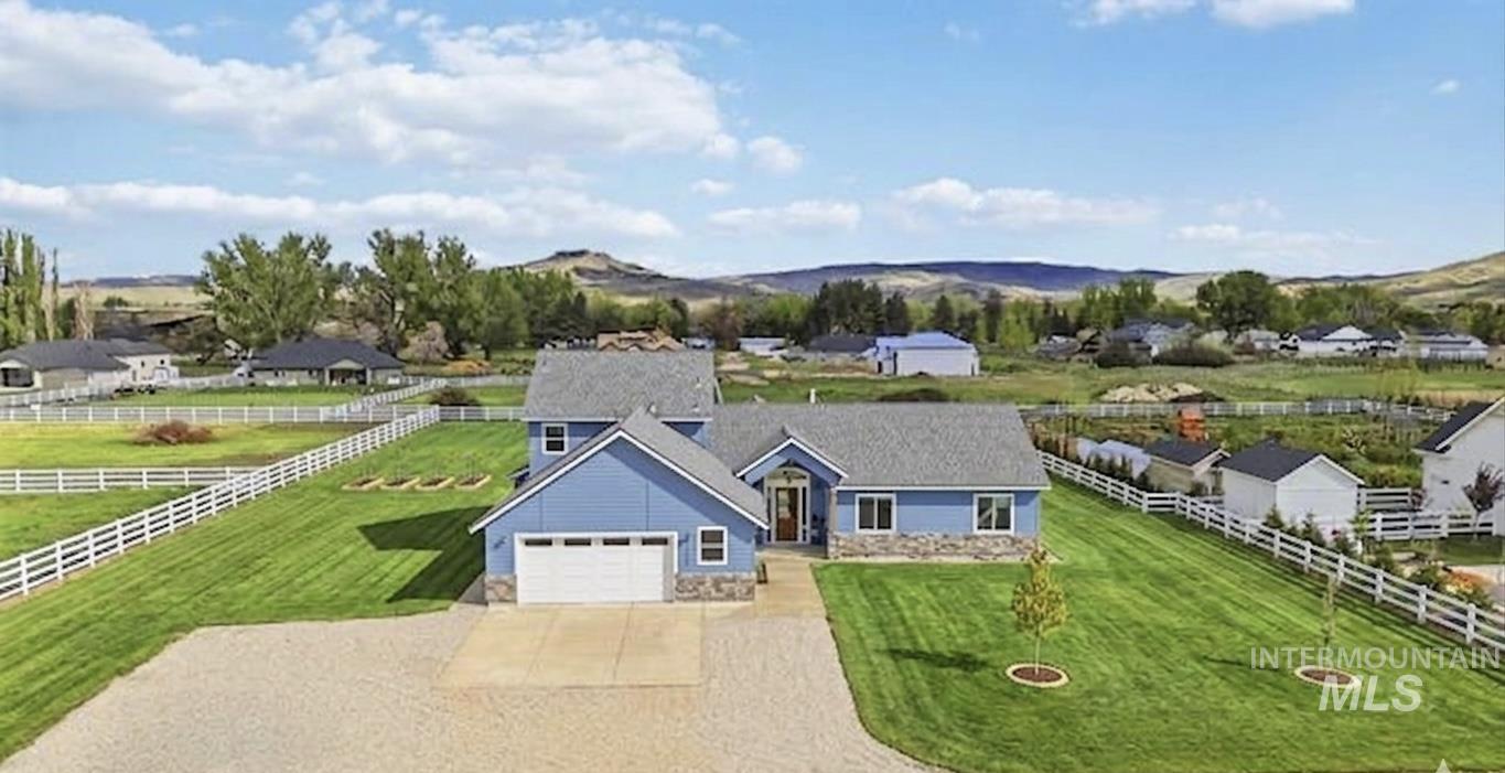 1425 Connelly Ln, Emmett, Idaho 83617, 4 Bedrooms, 3.5 Bathrooms, Residential For Sale, Price $1,099,000, 98982492