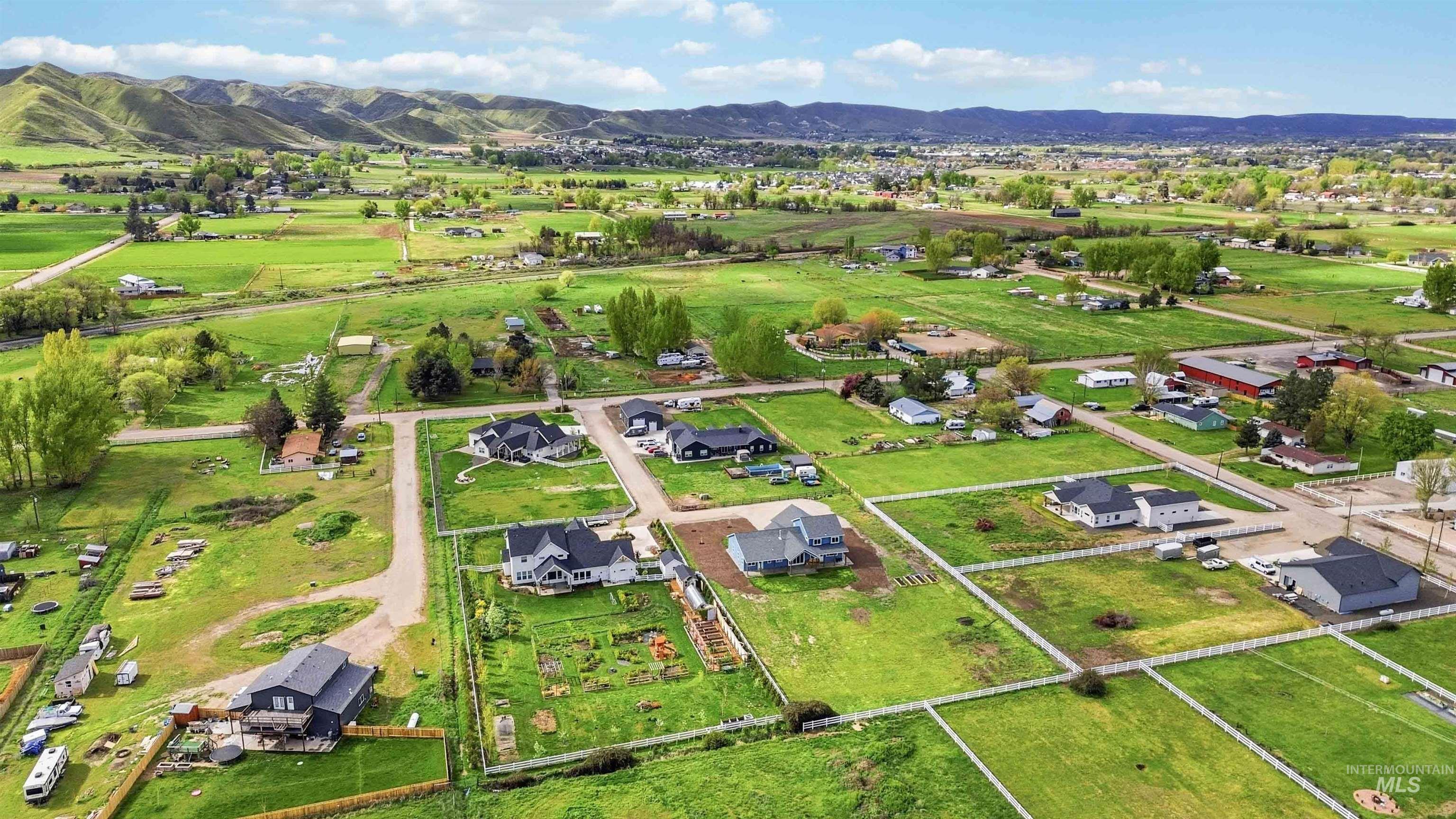 1425 Connelly Ln, Emmett, Idaho 83617, 4 Bedrooms, 3.5 Bathrooms, Residential For Sale, Price $1,124,000,MLS 98982492