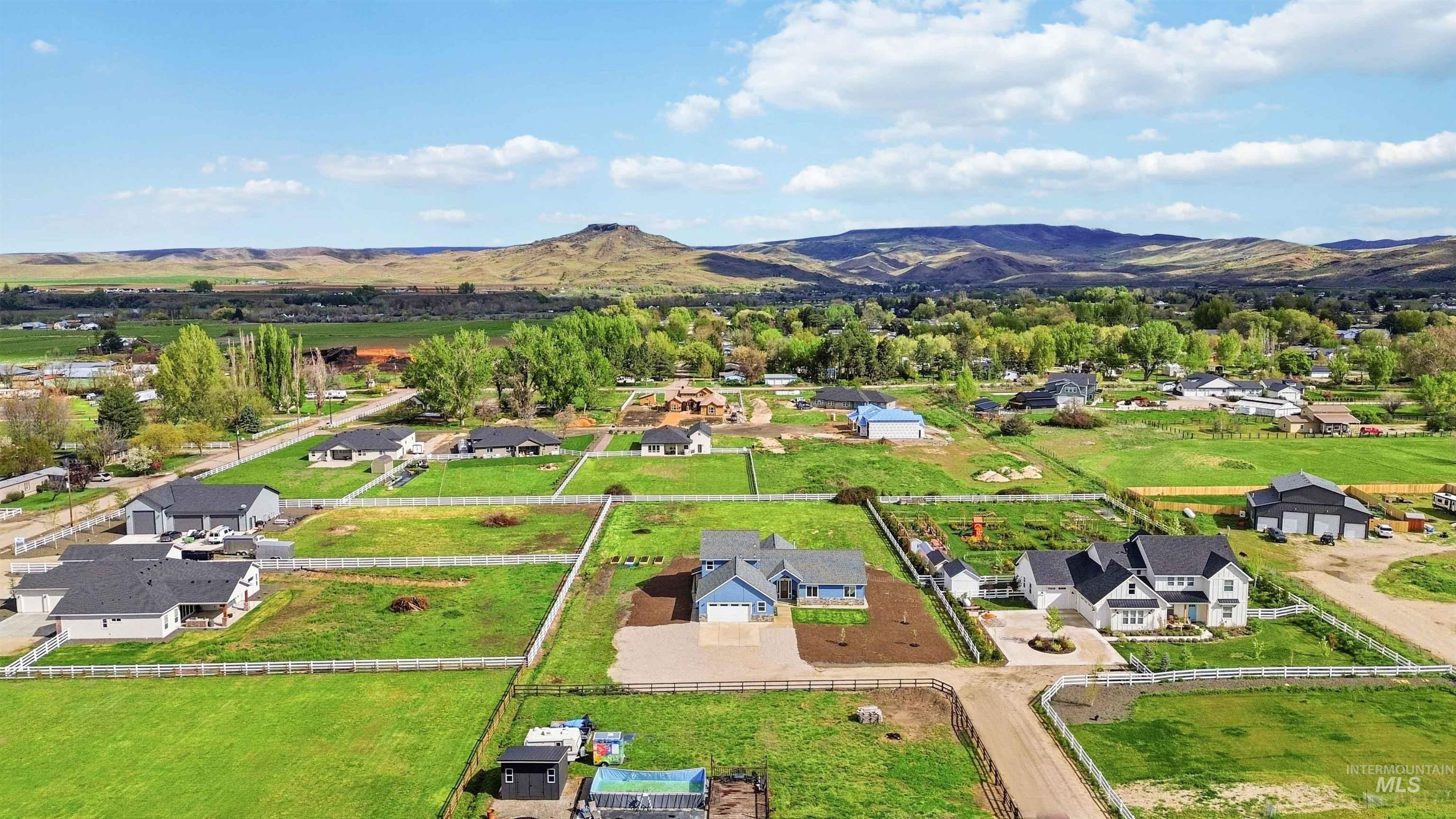 1425 Connelly Ln, Emmett, Idaho 83617, 4 Bedrooms, 3.5 Bathrooms, Residential For Sale, Price $1,124,000,MLS 98982492
