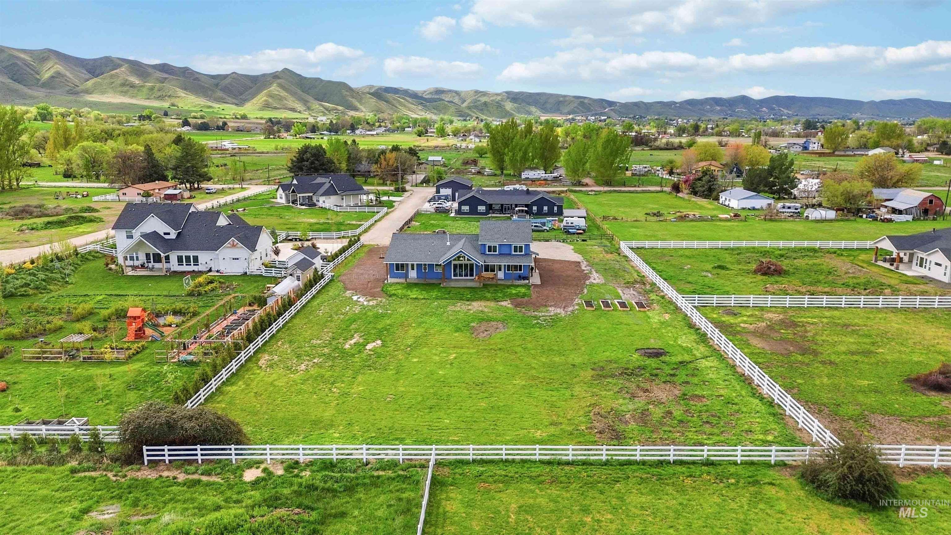 1425 Connelly Ln, Emmett, Idaho 83617, 4 Bedrooms, 3.5 Bathrooms, Residential For Sale, Price $1,124,000,MLS 98982492