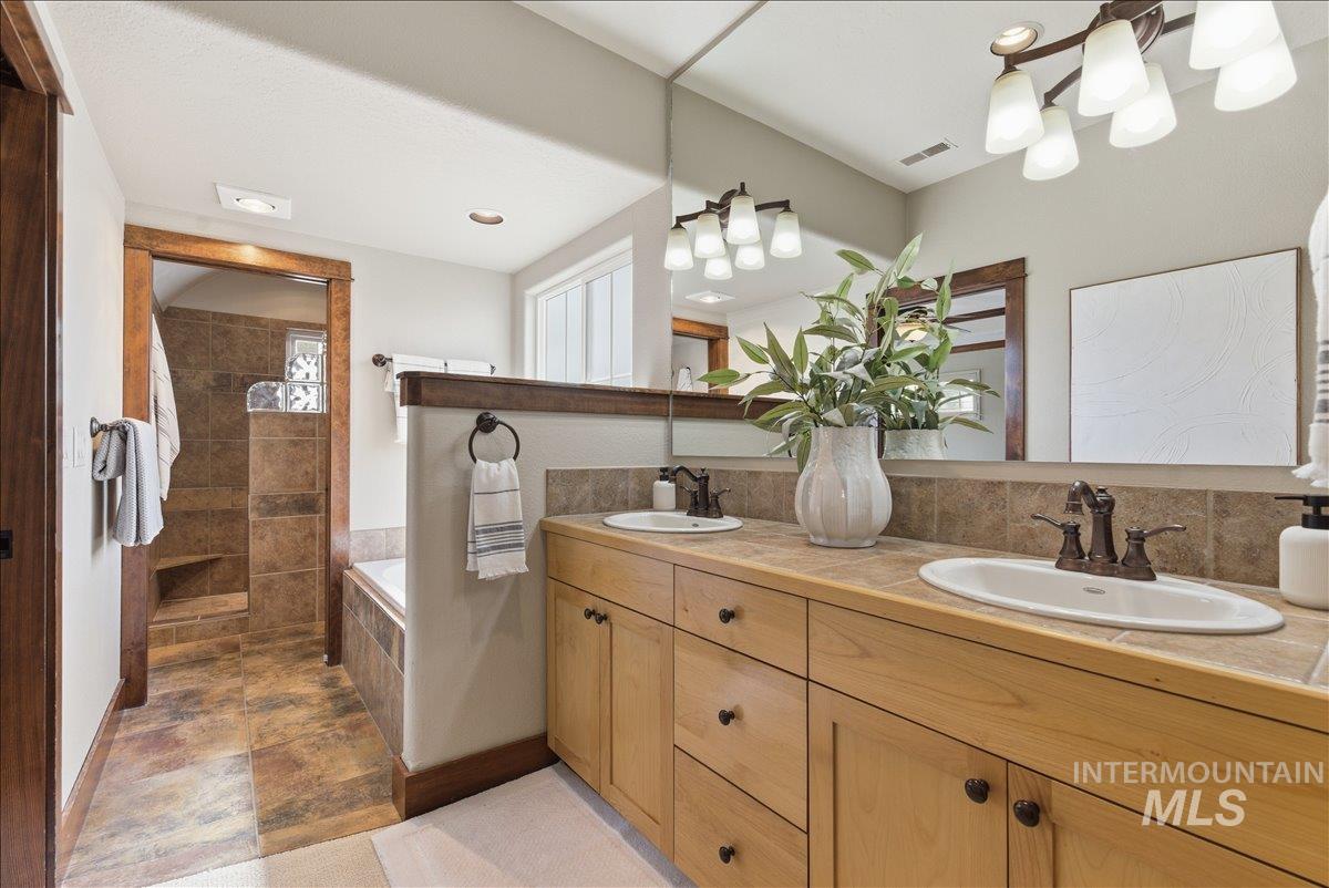 369 E Wexford Lane, Eagle, Idaho 83616, 2 Bedrooms, 2.5 Bathrooms, Residential For Sale, Price $605,000,MLS 98982498