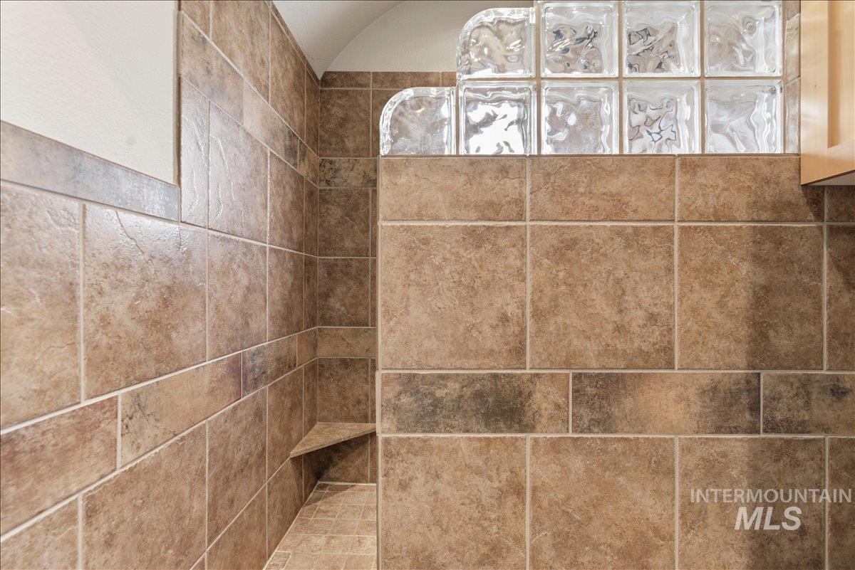 369 E Wexford Lane, Eagle, Idaho 83616, 2 Bedrooms, 2.5 Bathrooms, Residential For Sale, Price $605,000,MLS 98982498