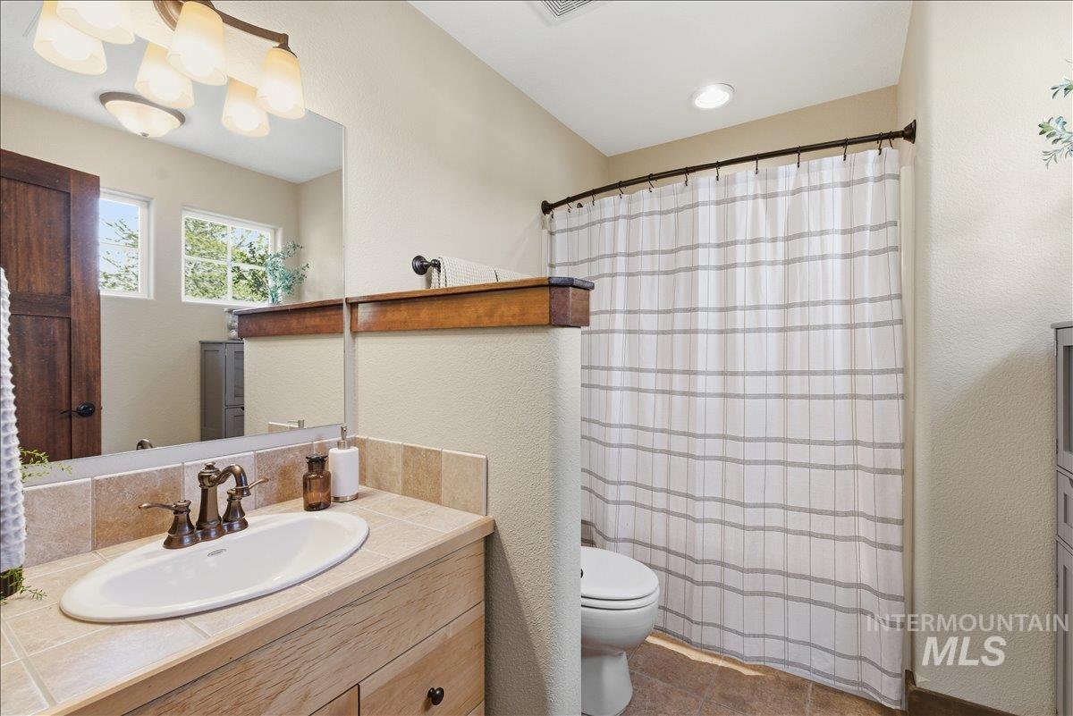 369 E Wexford Lane, Eagle, Idaho 83616, 2 Bedrooms, 2.5 Bathrooms, Residential For Sale, Price $605,000,MLS 98982498