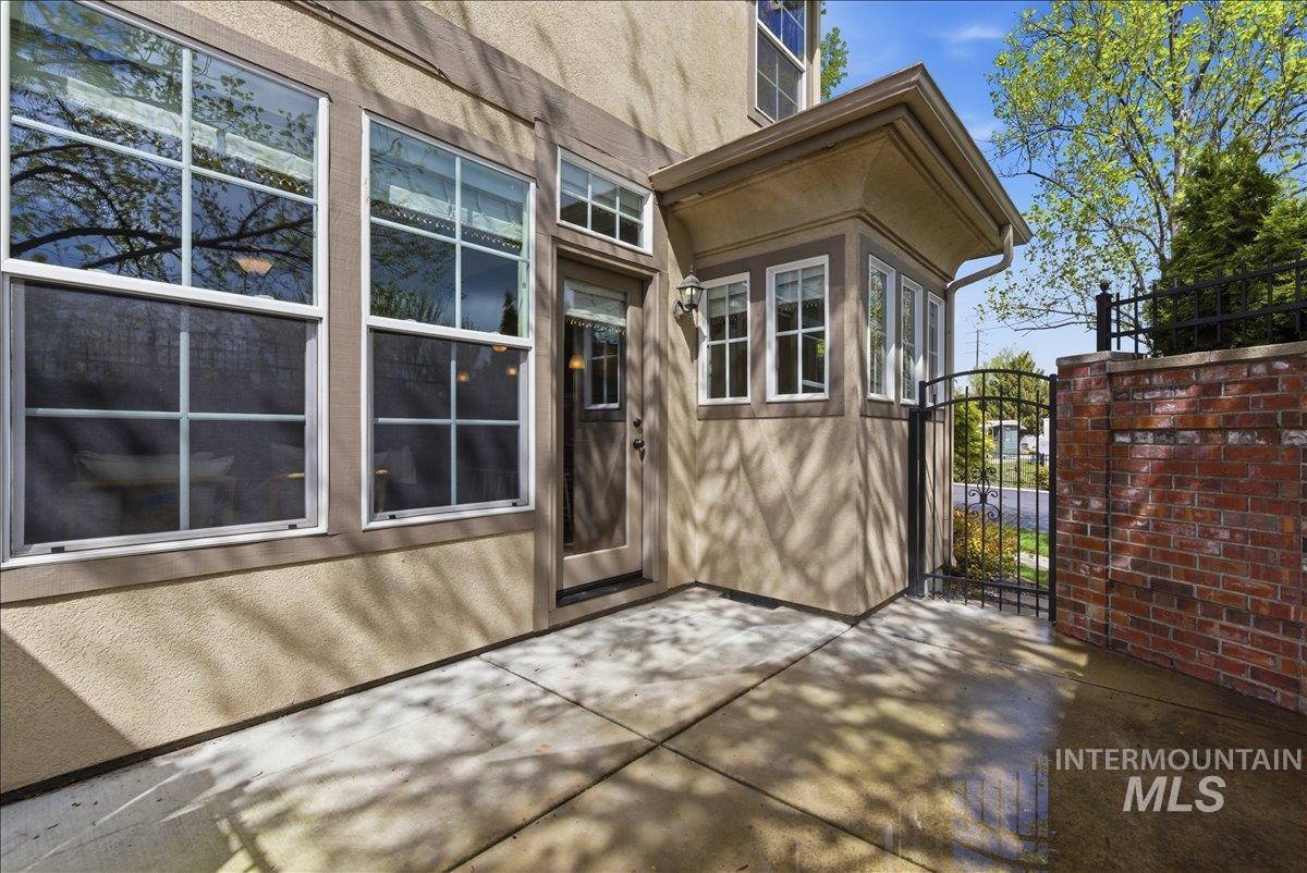 369 E Wexford Lane, Eagle, Idaho 83616, 2 Bedrooms, 2.5 Bathrooms, Residential For Sale, Price $605,000,MLS 98982498