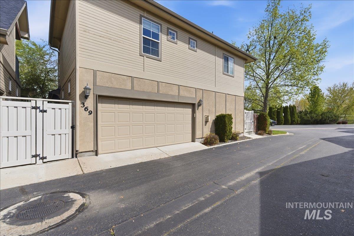 369 E Wexford Lane, Eagle, Idaho 83616, 2 Bedrooms, 2.5 Bathrooms, Residential For Sale, Price $605,000,MLS 98982498