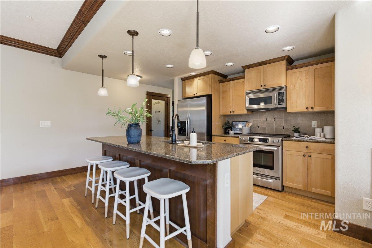 369 E Wexford Lane, Eagle, Idaho 83616, 2 Bedrooms, 2.5 Bathrooms, Residential For Sale, Price $605,000,MLS 98982498