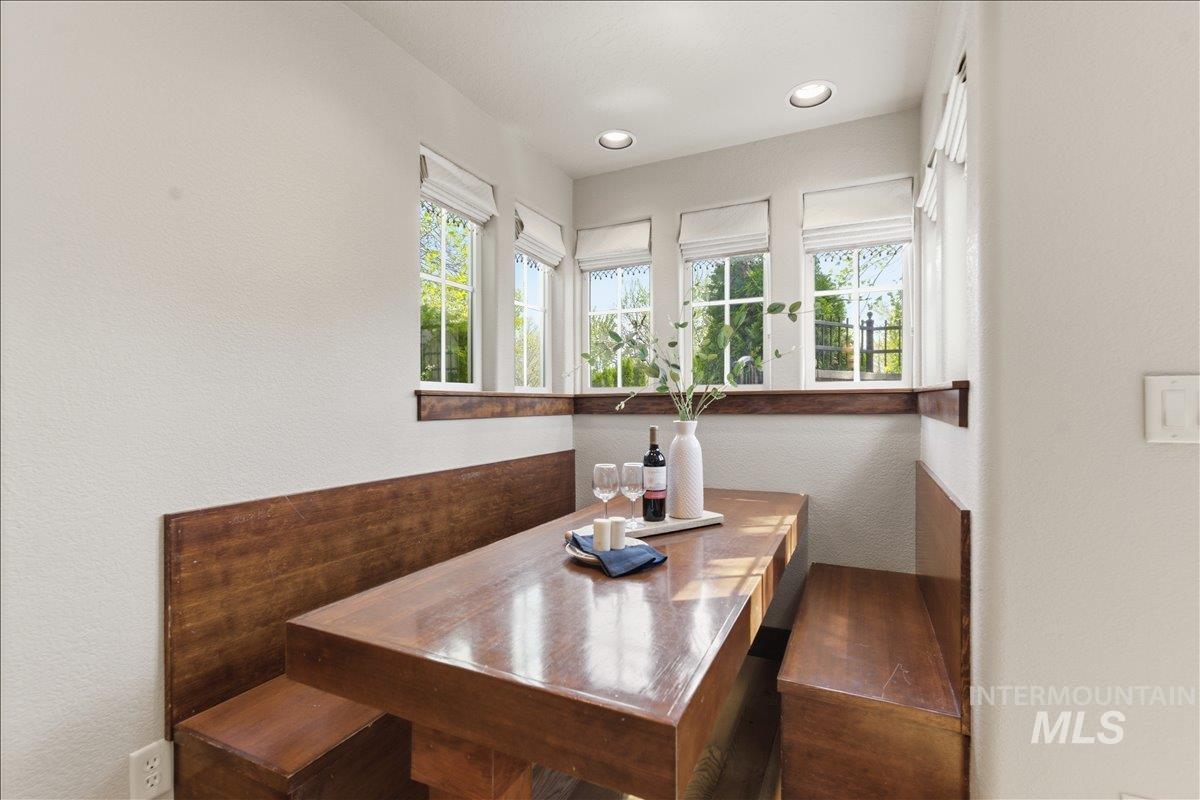 369 E Wexford Lane, Eagle, Idaho 83616, 2 Bedrooms, 2.5 Bathrooms, Residential For Sale, Price $605,000,MLS 98982498