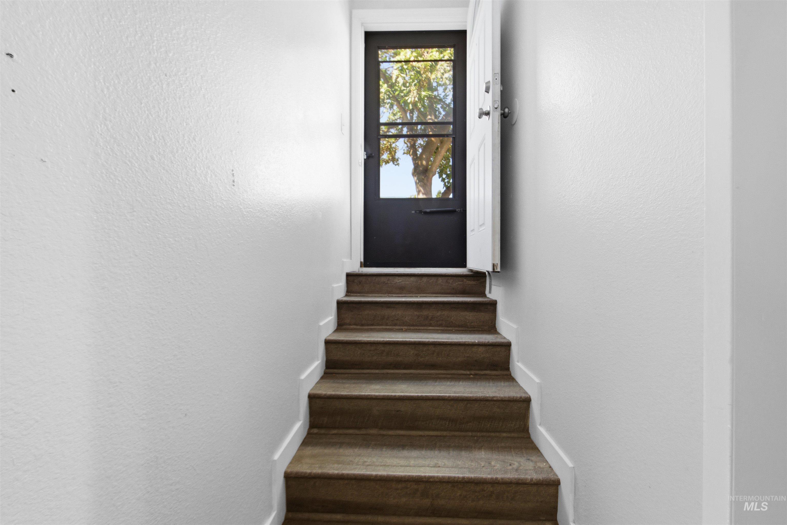 224 S Garden Court, Lewiston, Idaho 83501, 2 Bedrooms, 1 Bathroom, Residential Income For Sale, Price $460,000,MLS 98982501