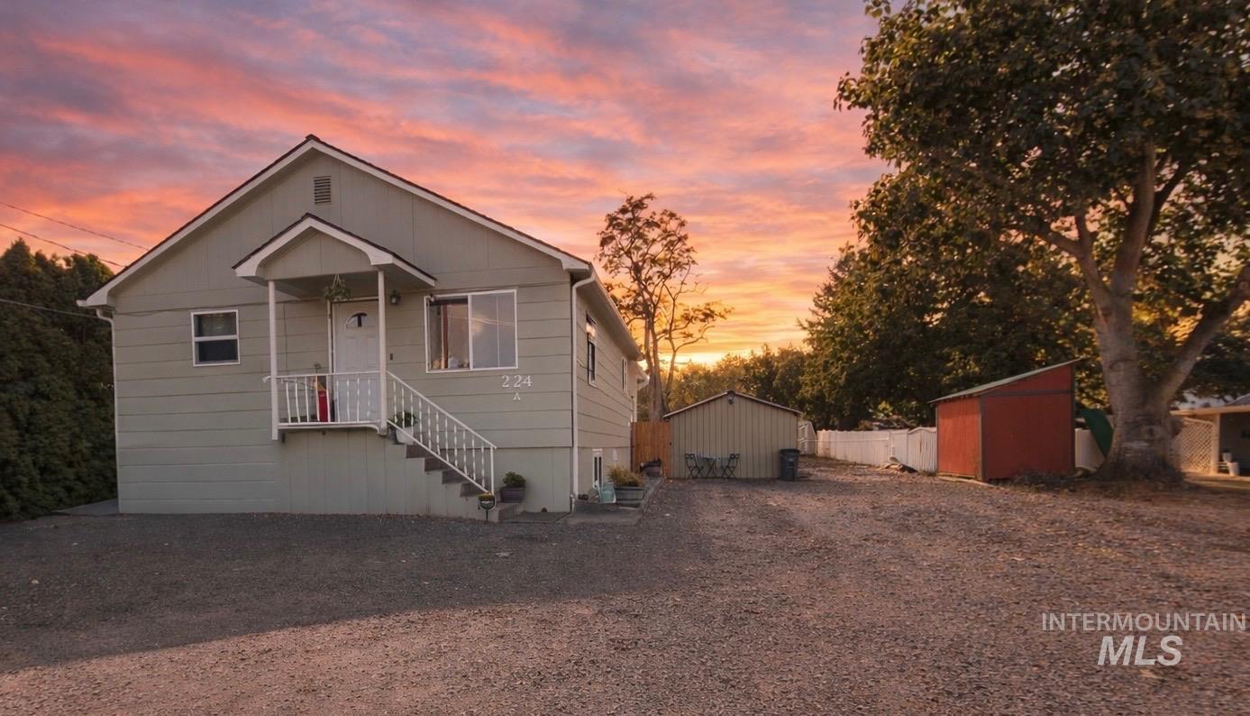 224 S Garden Court, Lewiston, Idaho 83501, 2 Bedrooms, 1 Bathroom, Residential Income For Sale, Price $439,000, 98982501