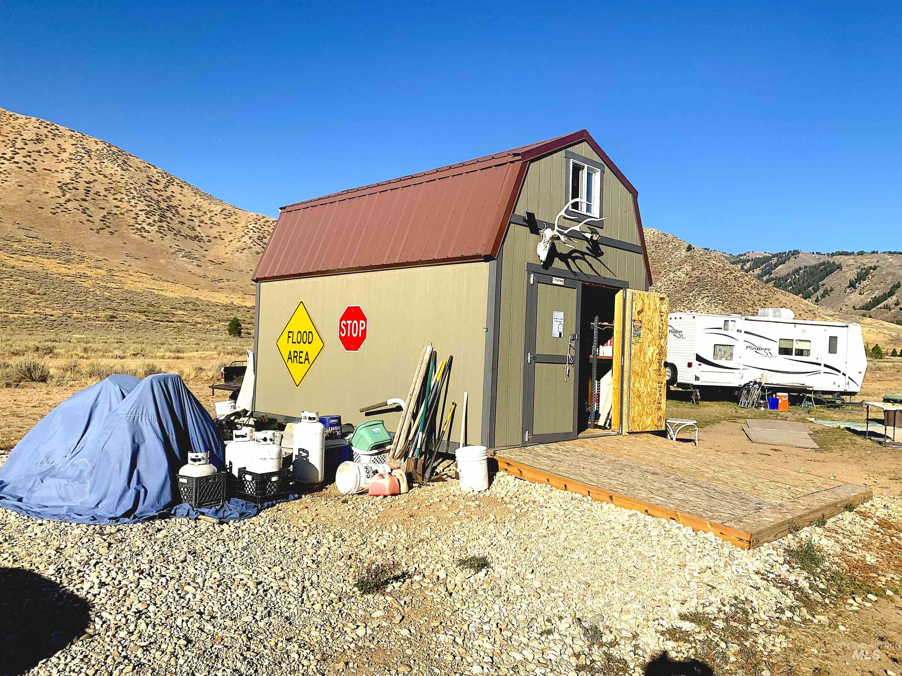 5050 E Baumgartner Rd, Featherville, Idaho 83647, 2 Bedrooms, 3 Bathrooms, Residential For Sale, Price $315,000, 98982502