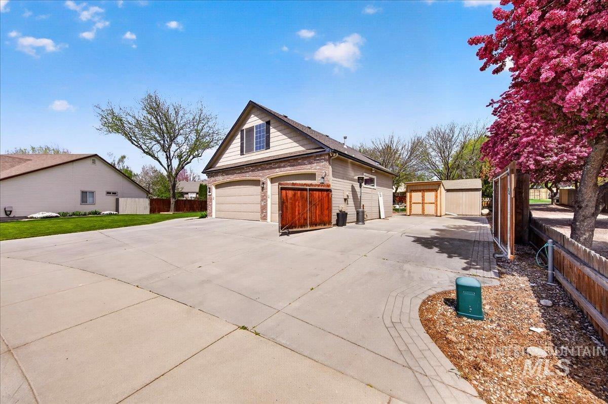 2180 E Dworshak Ct, Meridian, Idaho 83642, 4 Bedrooms, 2.5 Bathrooms, Residential For Sale, Price $635,000, 98982504