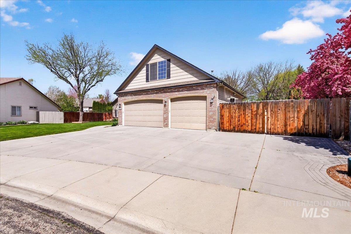 2180 E Dworshak Ct, Meridian, Idaho 83642, 4 Bedrooms, 2.5 Bathrooms, Residential For Sale, Price $635,000, 98982504