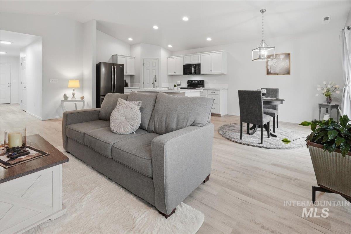 19511 Commonwealth Ave, Caldwell, Idaho 83605, 3 Bedrooms, 2 Bathrooms, Residential For Sale, Price $400,000, 98982507