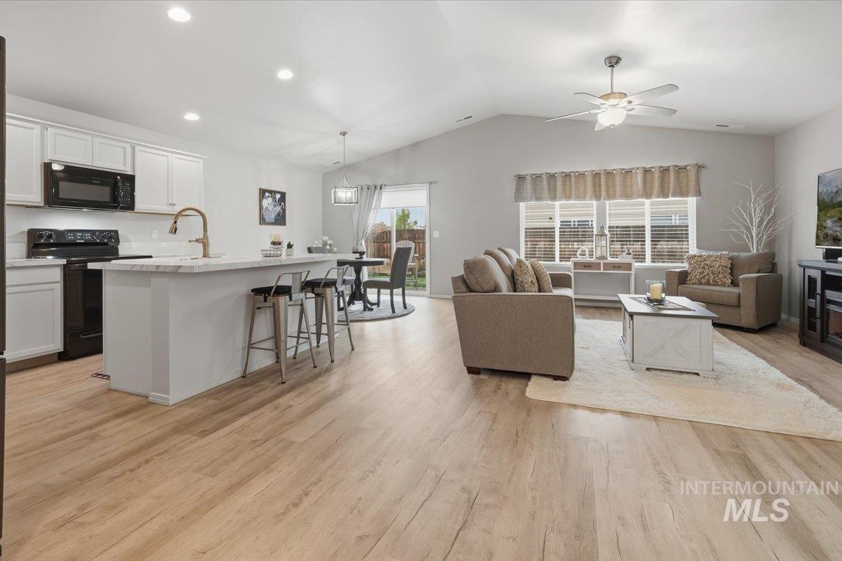 19511 Commonwealth Ave, Caldwell, Idaho 83605, 3 Bedrooms, 2 Bathrooms, Residential For Sale, Price $400,000, 98982507