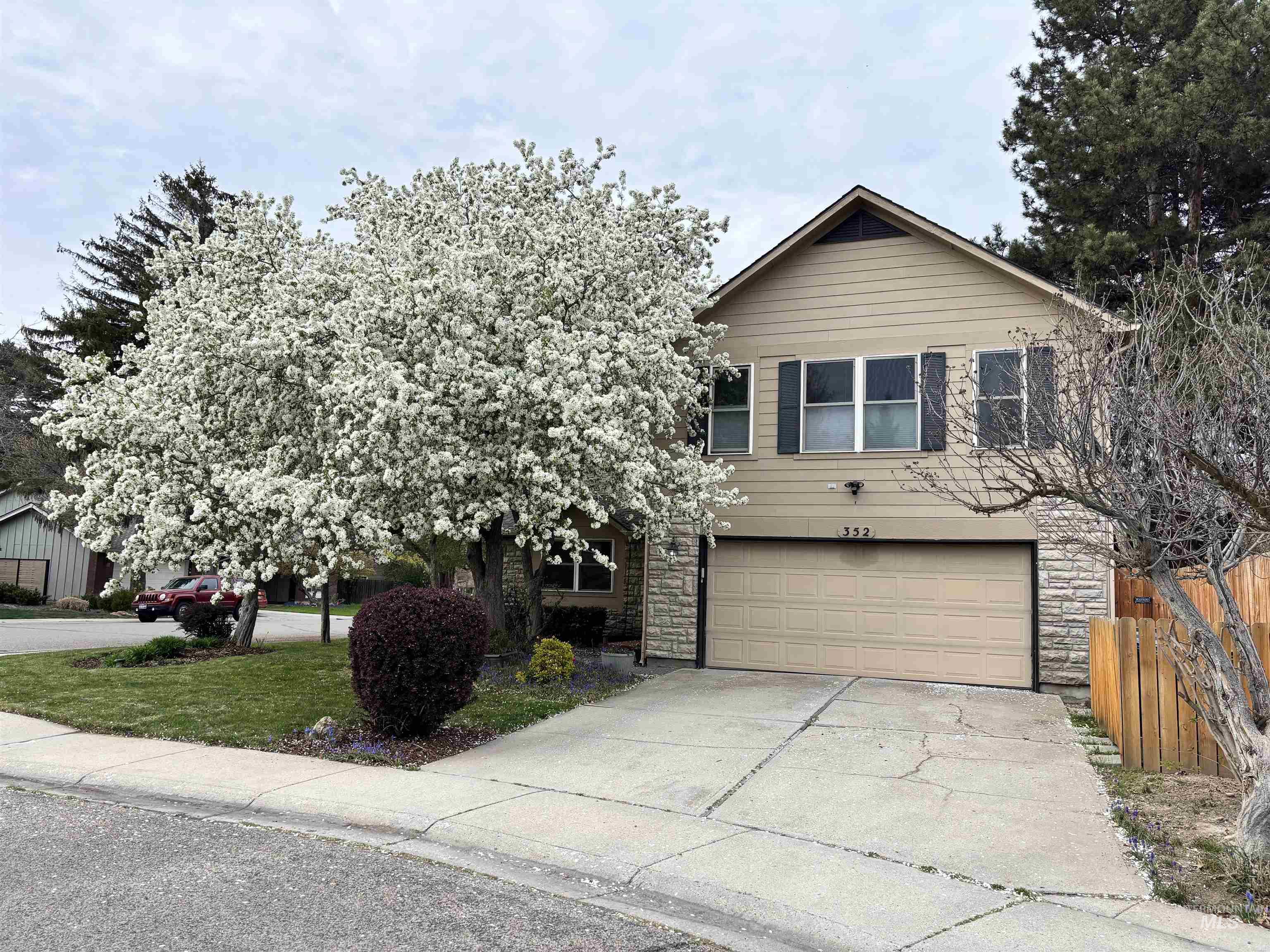 352 W Greensboro Ct, Boise, Idaho 83706, 4 Bedrooms, 3 Bathrooms, Residential For Sale, Price $659,000,MLS 98982509