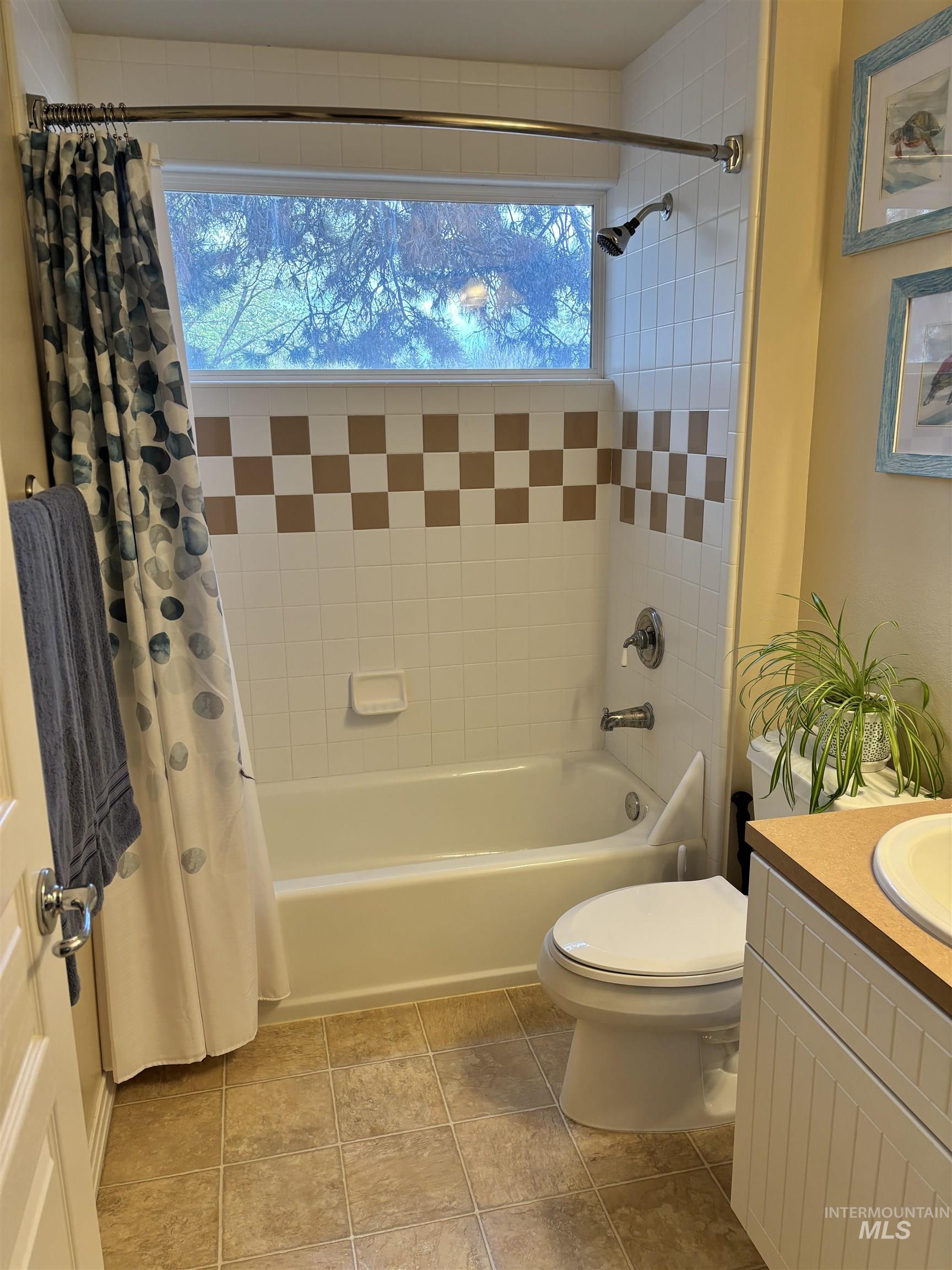 352 W Greensboro Ct, Boise, Idaho 83706, 4 Bedrooms, 3 Bathrooms, Residential For Sale, Price $659,000,MLS 98982509