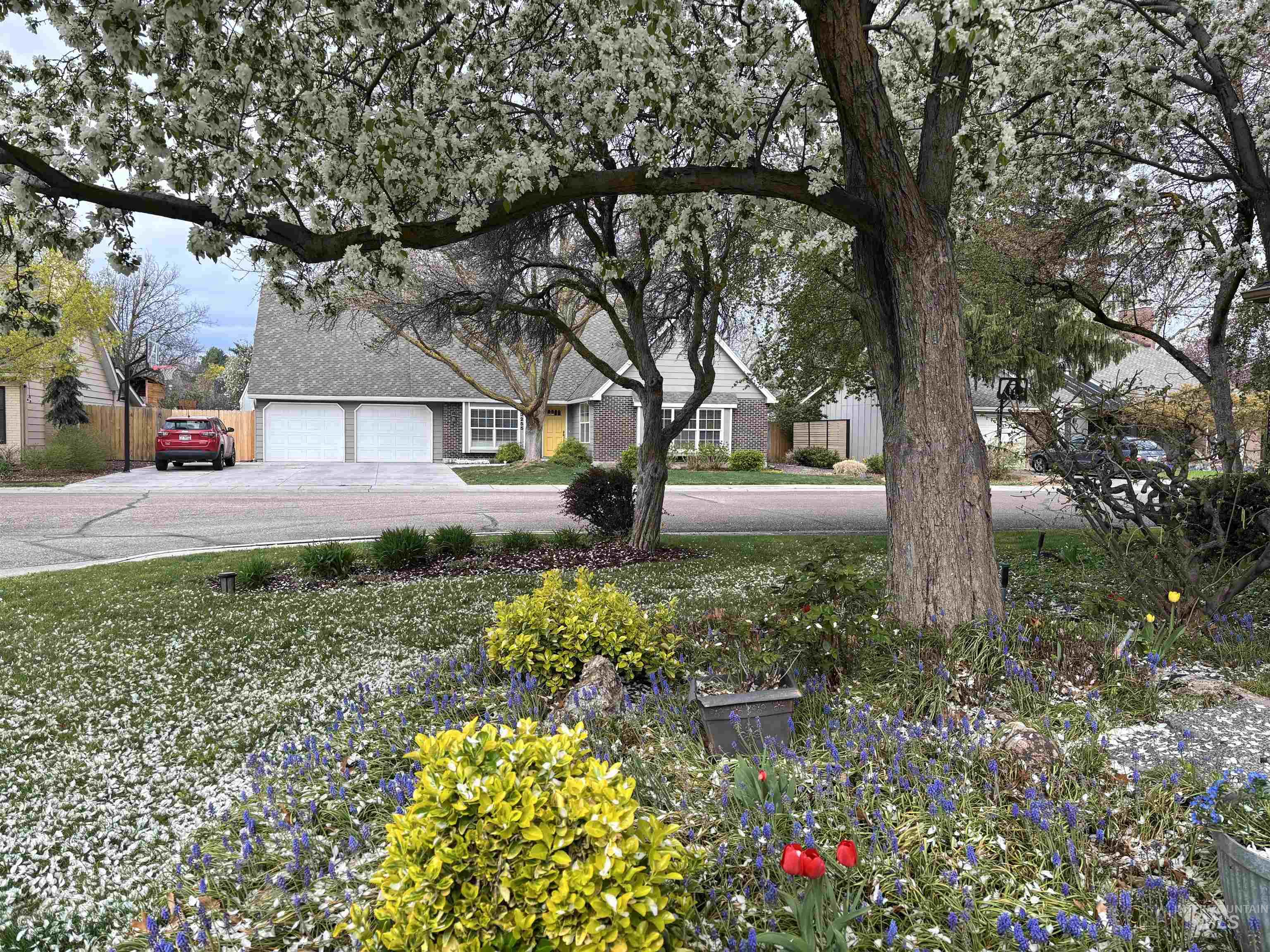 352 W Greensboro Ct, Boise, Idaho 83706, 4 Bedrooms, 3 Bathrooms, Residential For Sale, Price $659,000,MLS 98982509