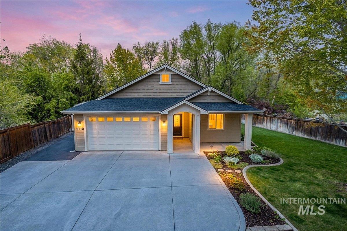 5710 W Grover, Boise, Idaho 83705, 3 Bedrooms, 2 Bathrooms, Residential For Sale, Price $539,900,MLS 98982511