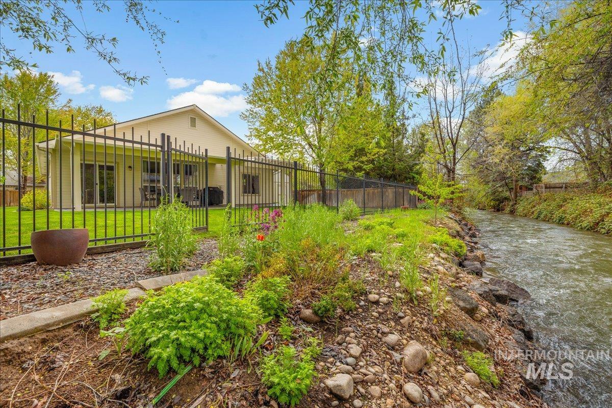 5710 W Grover, Boise, Idaho 83705, 3 Bedrooms, 2 Bathrooms, Residential For Sale, Price $539,900,MLS 98982511