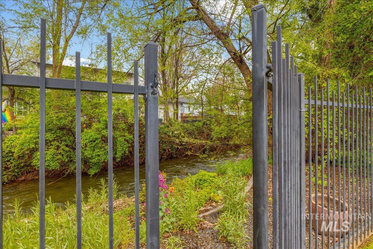 5710 W Grover, Boise, Idaho 83705, 3 Bedrooms, 2 Bathrooms, Residential For Sale, Price $539,900,MLS 98982511