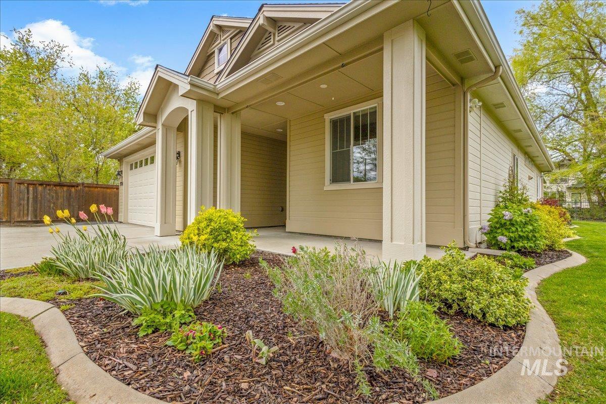 5710 W Grover, Boise, Idaho 83705, 3 Bedrooms, 2 Bathrooms, Residential For Sale, Price $539,900,MLS 98982511