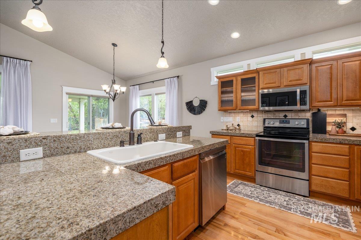 5710 W Grover, Boise, Idaho 83705, 3 Bedrooms, 2 Bathrooms, Residential For Sale, Price $539,900,MLS 98982511