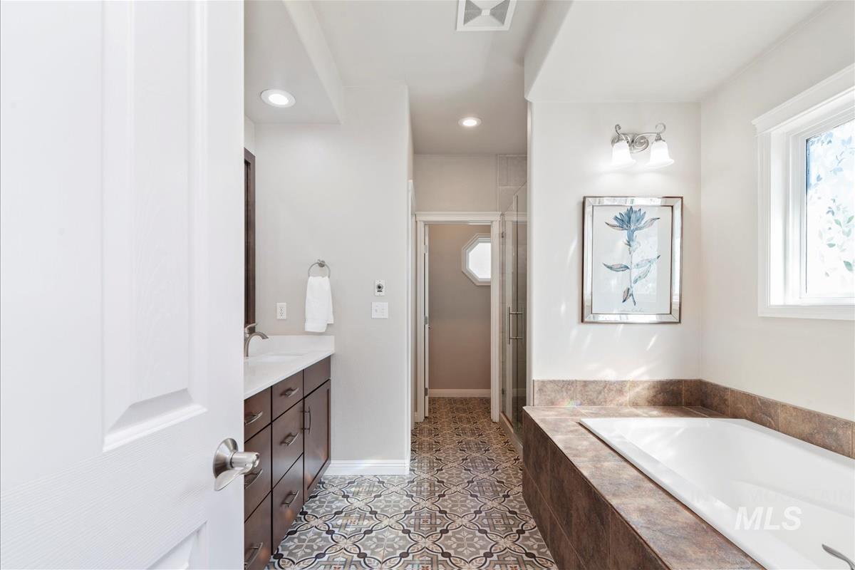 9999 W Hollandale Drive, Boise, Idaho 83709, 4 Bedrooms, 2.5 Bathrooms, Residential For Sale, Price $639,900,MLS 98982512