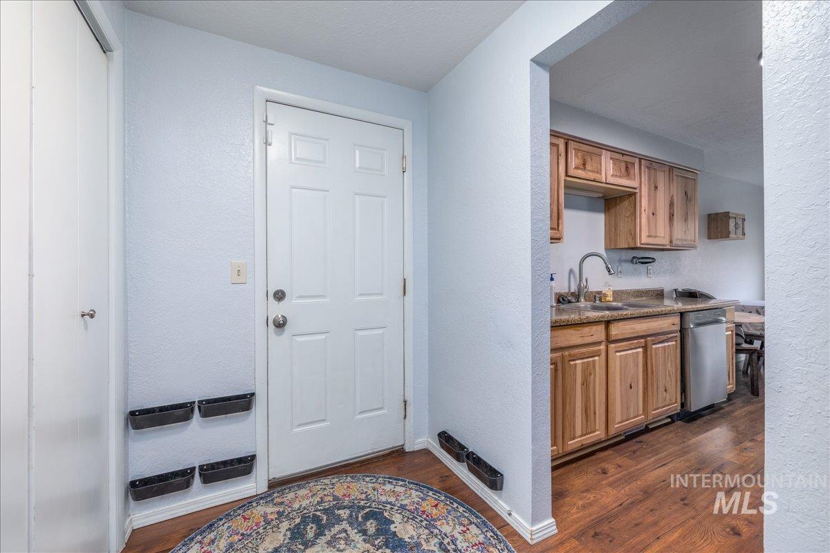 406 Parkhurst Dr., Caldwell, Idaho 83605, 3 Bedrooms, 1 Bathroom, Residential For Sale, Price $299,900, 98982513