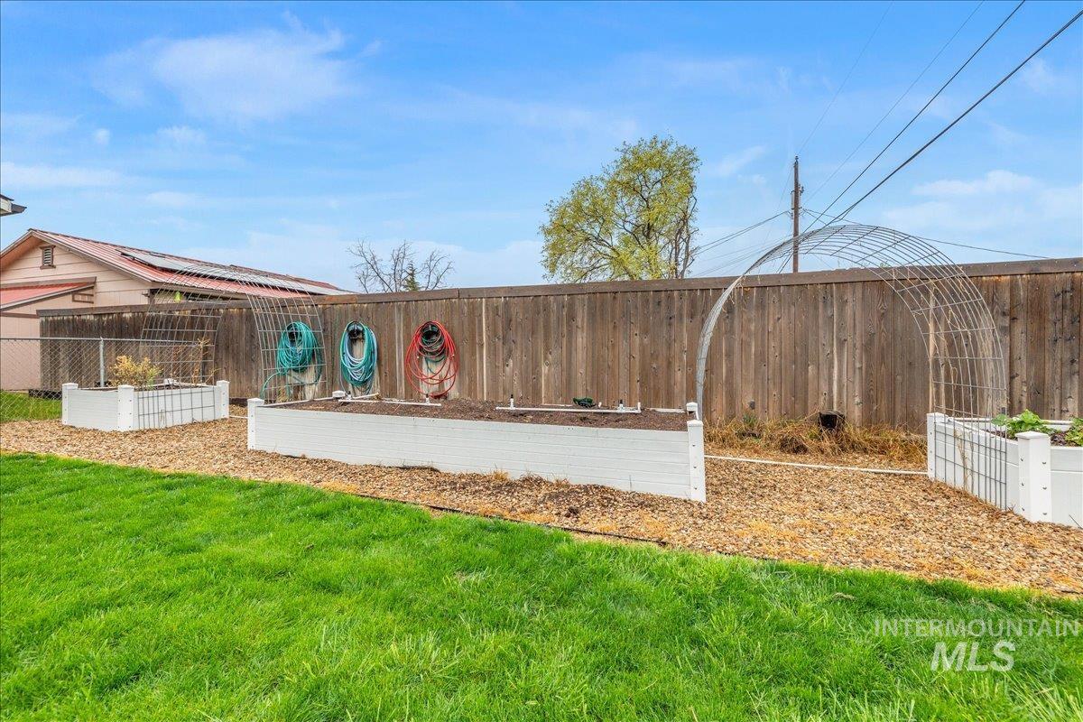 406 Parkhurst Dr., Caldwell, Idaho 83605, 3 Bedrooms, 1 Bathroom, Residential For Sale, Price $299,900, 98982513