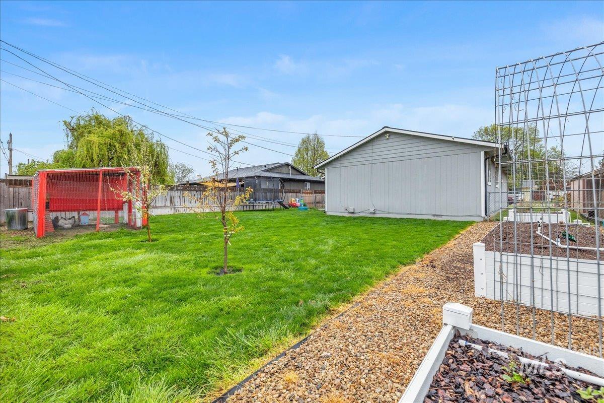 406 Parkhurst Dr., Caldwell, Idaho 83605, 3 Bedrooms, 1 Bathroom, Residential For Sale, Price $299,900, 98982513