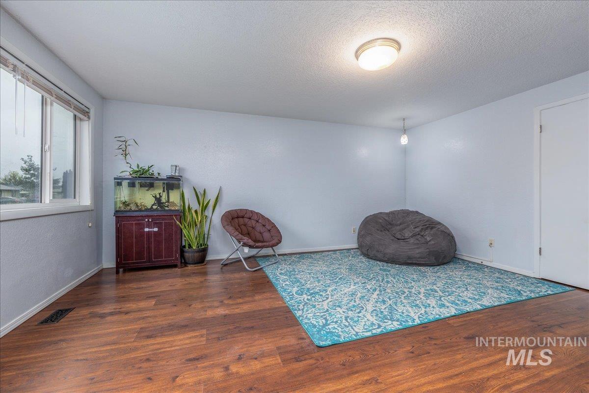 406 Parkhurst Dr., Caldwell, Idaho 83605, 3 Bedrooms, 1 Bathroom, Residential For Sale, Price $299,900, 98982513