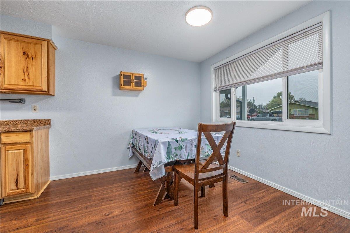 406 Parkhurst Dr., Caldwell, Idaho 83605, 3 Bedrooms, 1 Bathroom, Residential For Sale, Price $299,900, 98982513