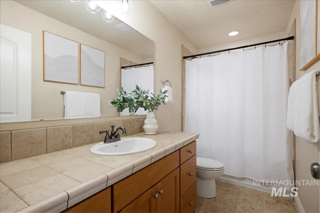 2272 S Gekeler Ln, Boise, Idaho 83706, 4 Bedrooms, 2.5 Bathrooms, Residential For Sale, Price $549,900,MLS 98982514